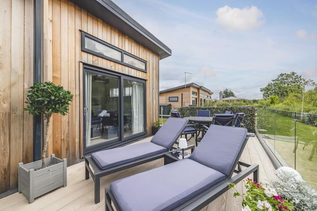 Luxury Lodge With Hot Tub In Windsor Marina Zewnętrze zdjęcie