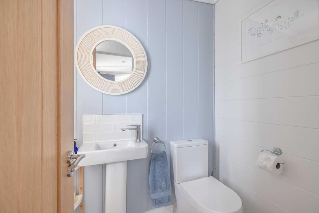 Luxury Lodge With Hot Tub In Windsor Marina Zewnętrze zdjęcie
