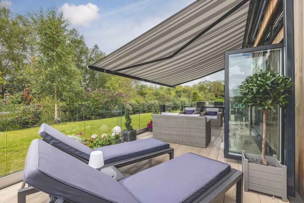 Luxury Lodge With Hot Tub In Windsor Marina Zewnętrze zdjęcie